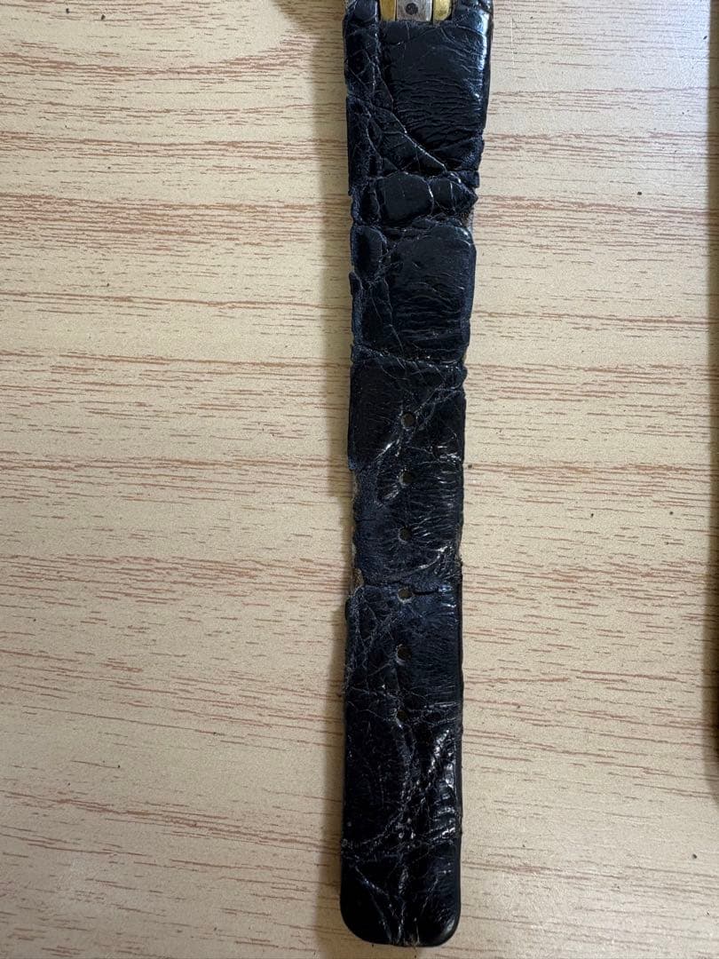 クォーツ腕時計 シルバー文字盤 赤針