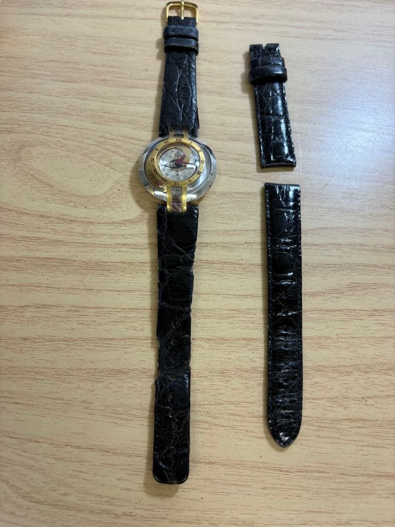 クォーツ腕時計 シルバー文字盤 赤針