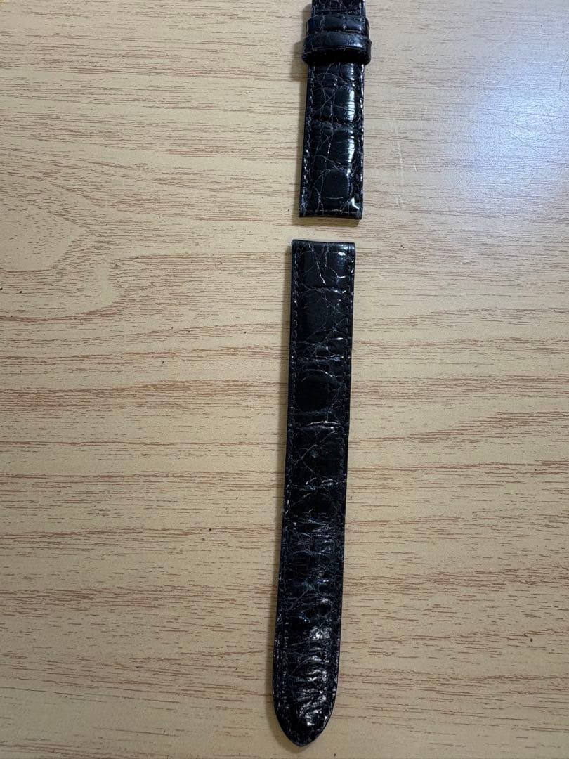 クォーツ腕時計 シルバー文字盤 赤針