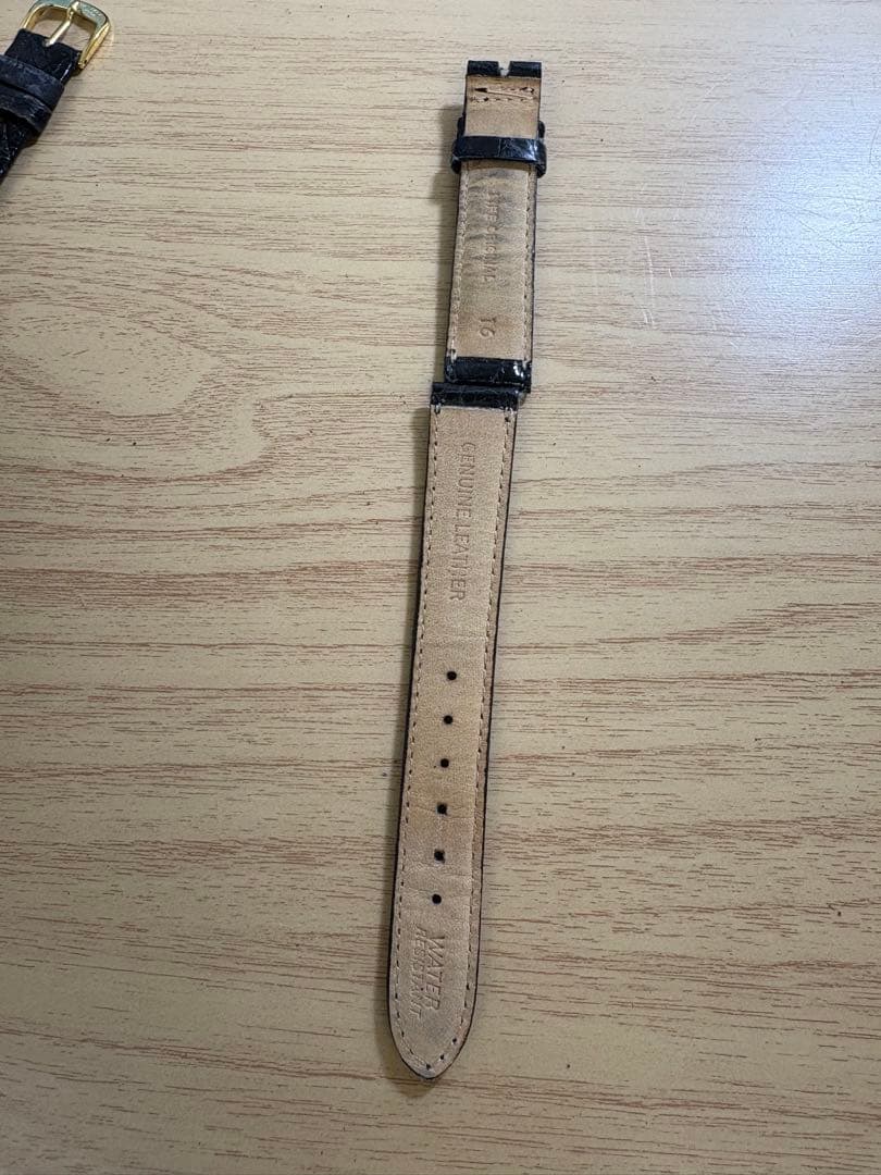 クォーツ腕時計 シルバー文字盤 赤針