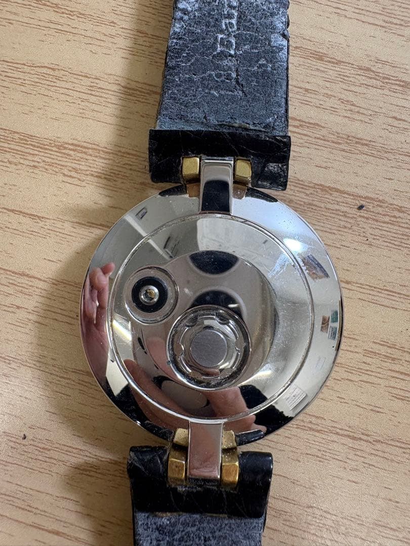 クォーツ腕時計 シルバー文字盤 赤針