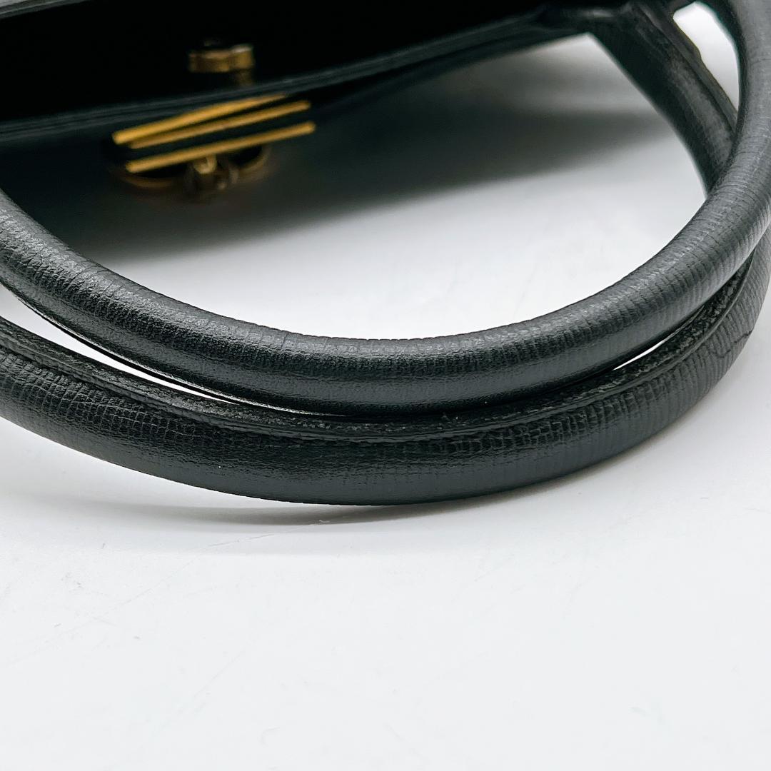 Moschino レザー ロゴプレート トートバッグ ブラック f649