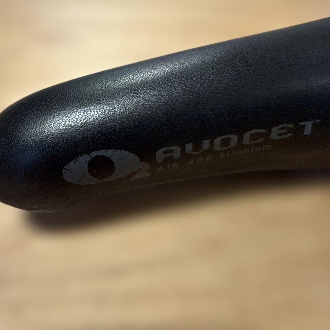 AvoCet O2 40Air Titanium サドル