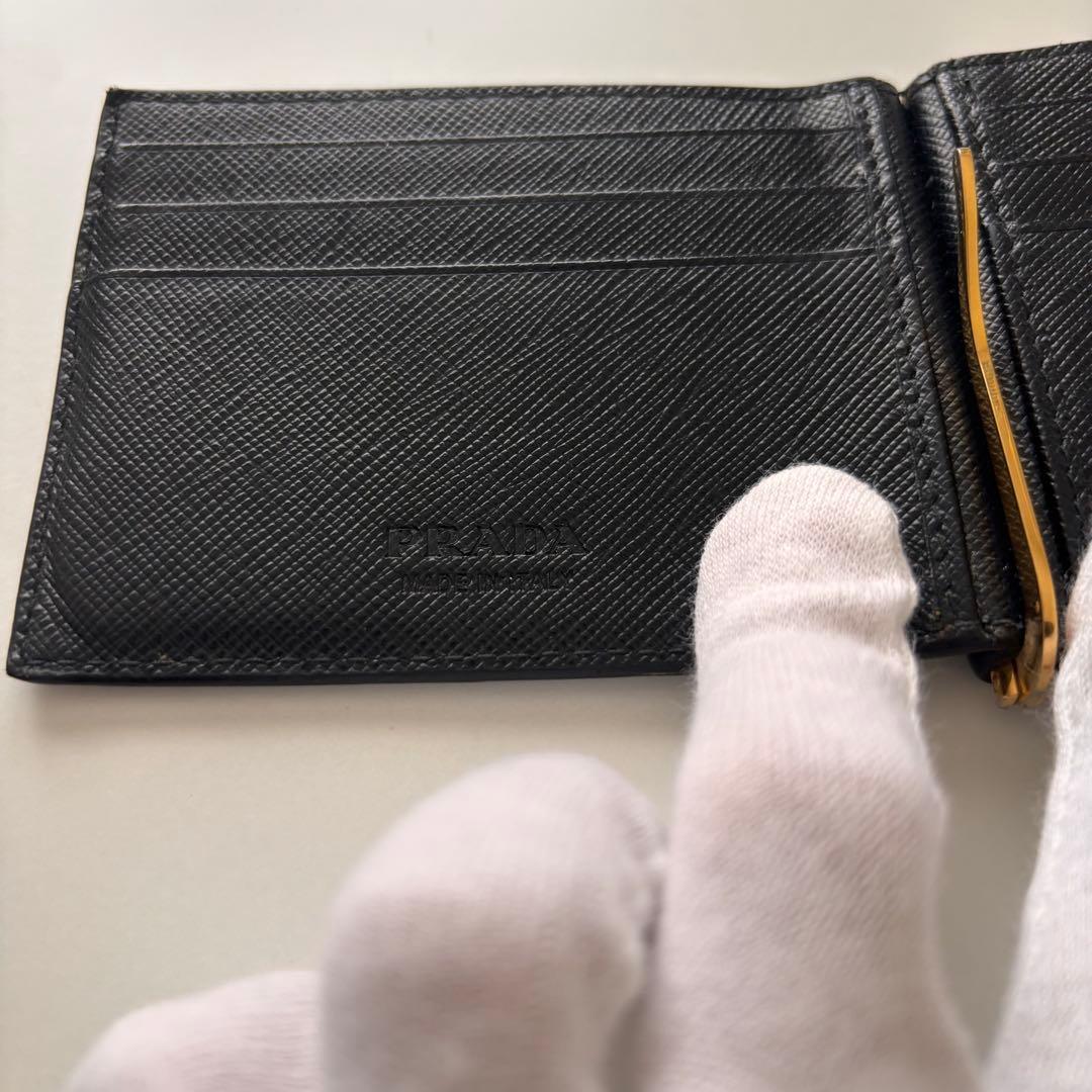 【ホワイト】プラダ　マネークリップ　折り財布　ブラック　サフィアーノレザー