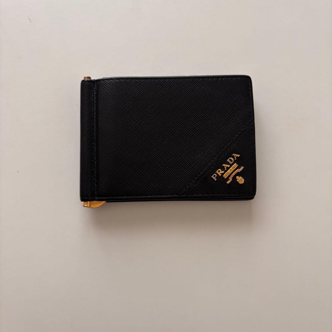 【ホワイト】プラダ　マネークリップ　折り財布　ブラック　サフィアーノレザー