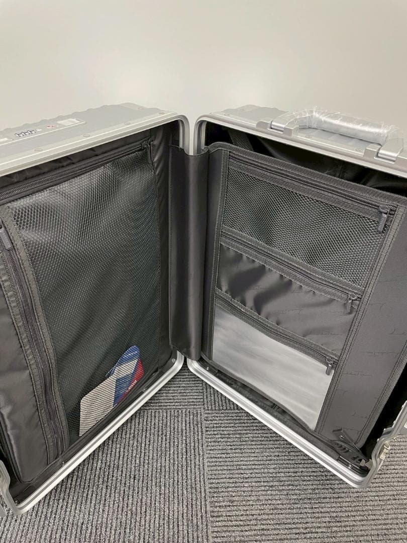 リベティ多機能キャリーケース【マットシルバーSサイズ】94