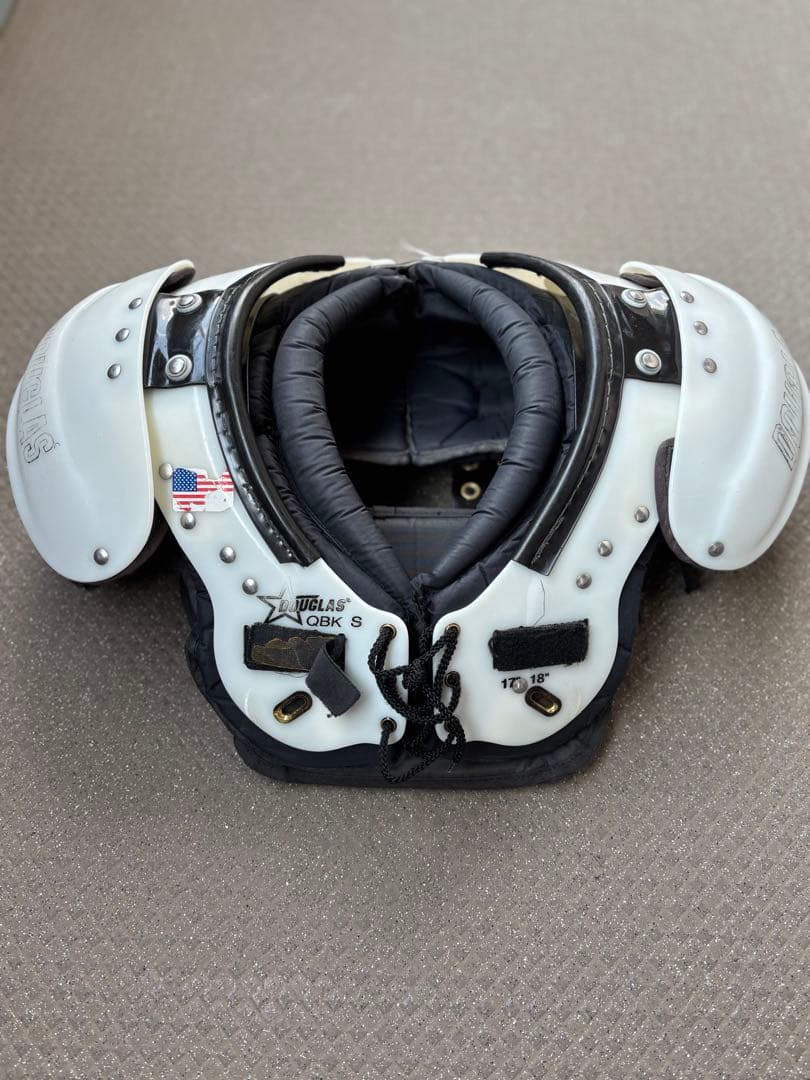 アメフト DOUGLAS ダグラス ショルダーパッド　 ブロッキングプレート付き