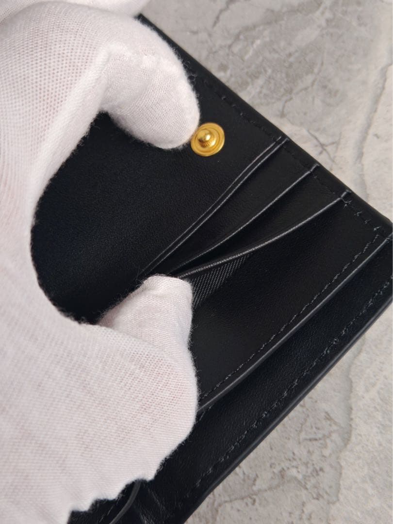 BOTTEGA VENETA ブラックレザー折り財布