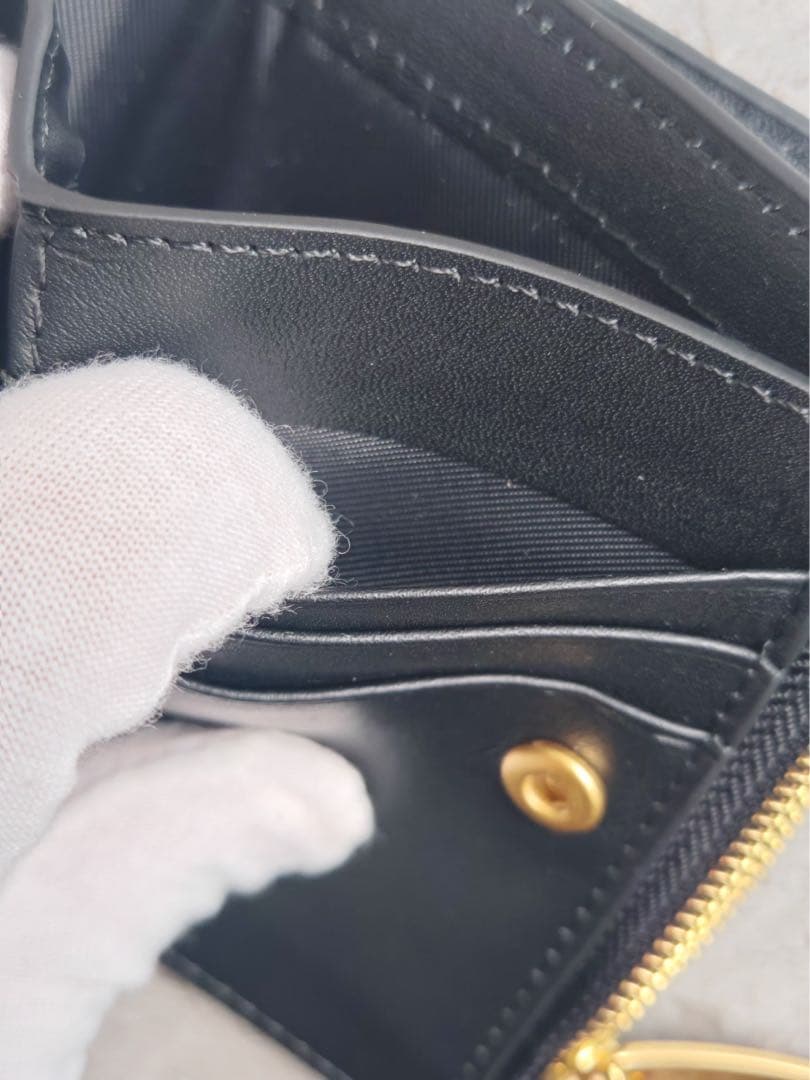 BOTTEGA VENETA ブラックレザー折り財布