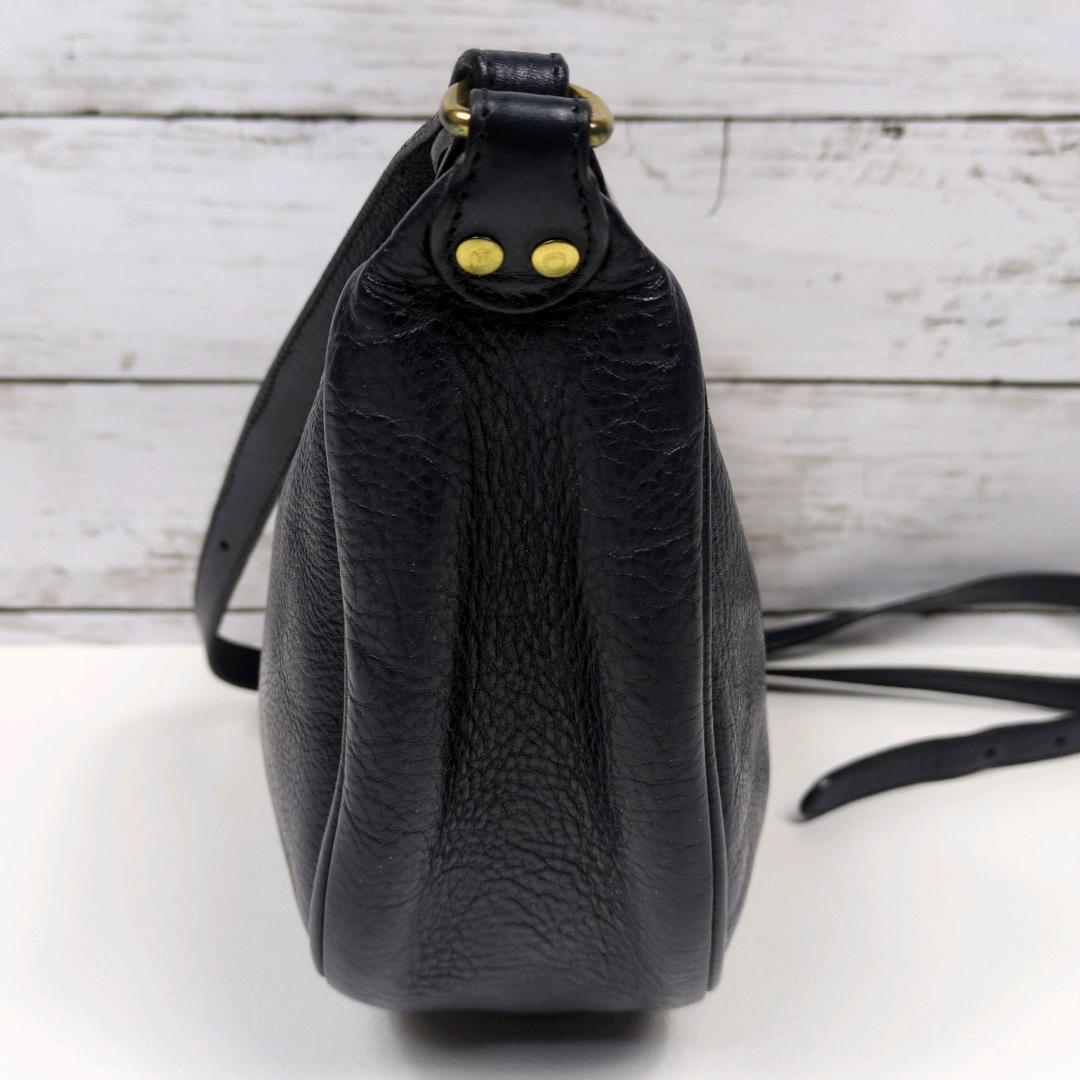 イルビゾンテ　ショルダーバッグ　ネイビー　レザー　ハーフムーン　三日月