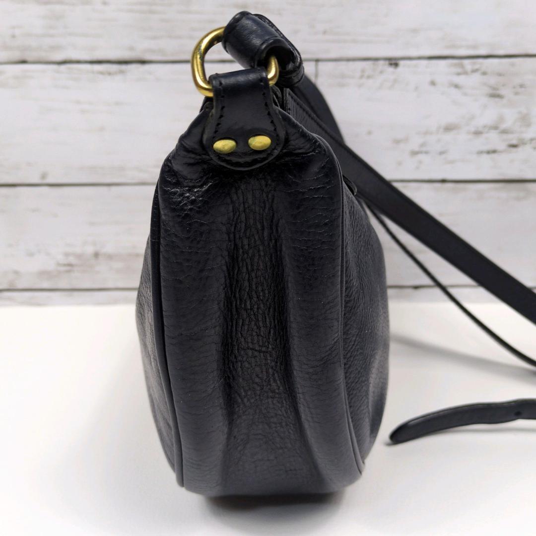 イルビゾンテ　ショルダーバッグ　ネイビー　レザー　ハーフムーン　三日月