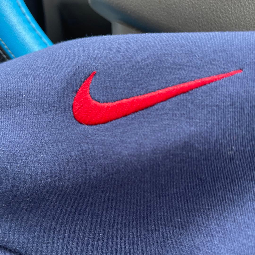 PSG ナイキ パリ　サンジェルマン　パーカー　ロゴ 美品　サッカー　メッシ