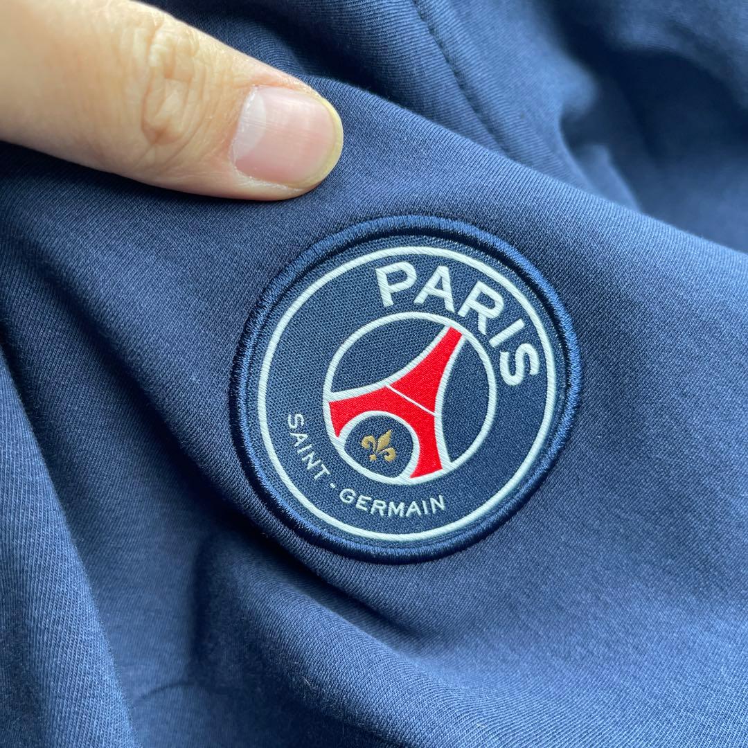 PSG ナイキ パリ　サンジェルマン　パーカー　ロゴ 美品　サッカー　メッシ