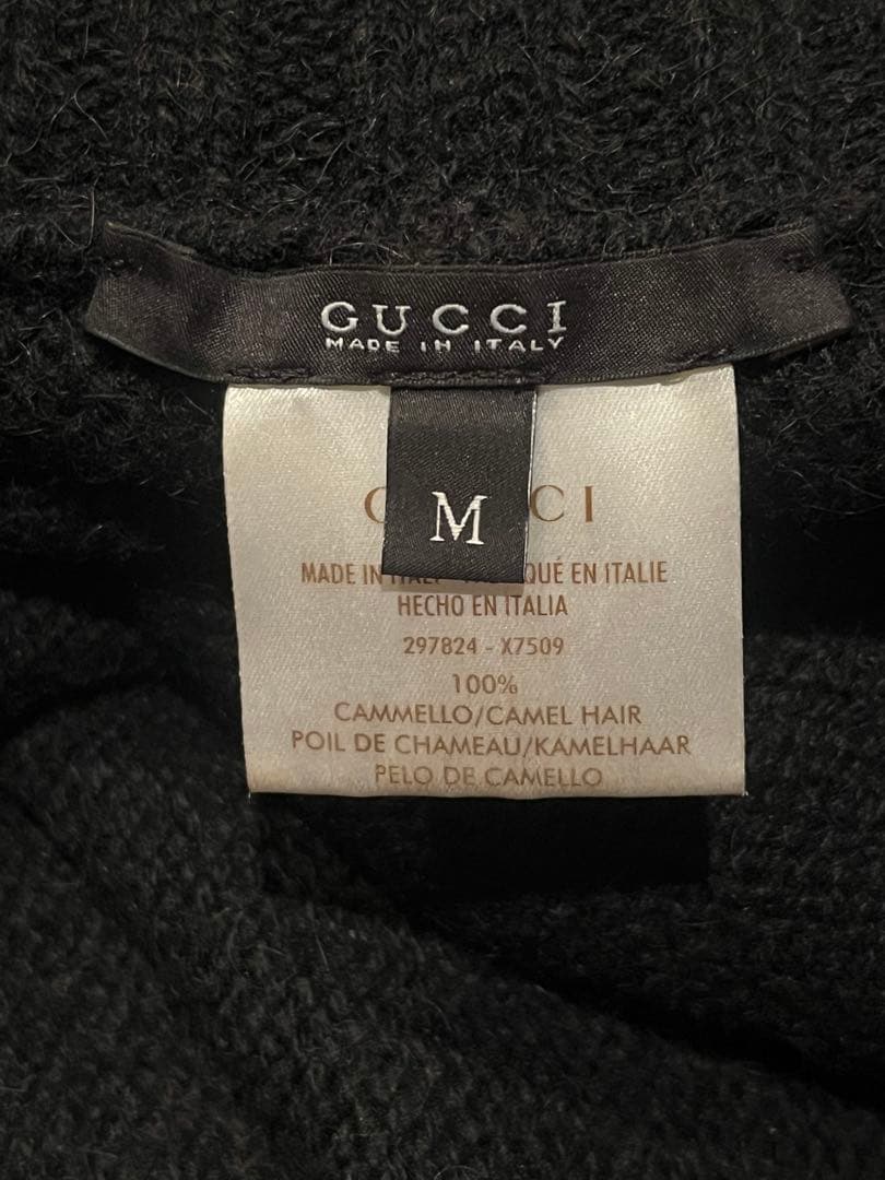 GUCCI BLACKタートルネック 袖付きポンチョ　ニットsize M⭐️
