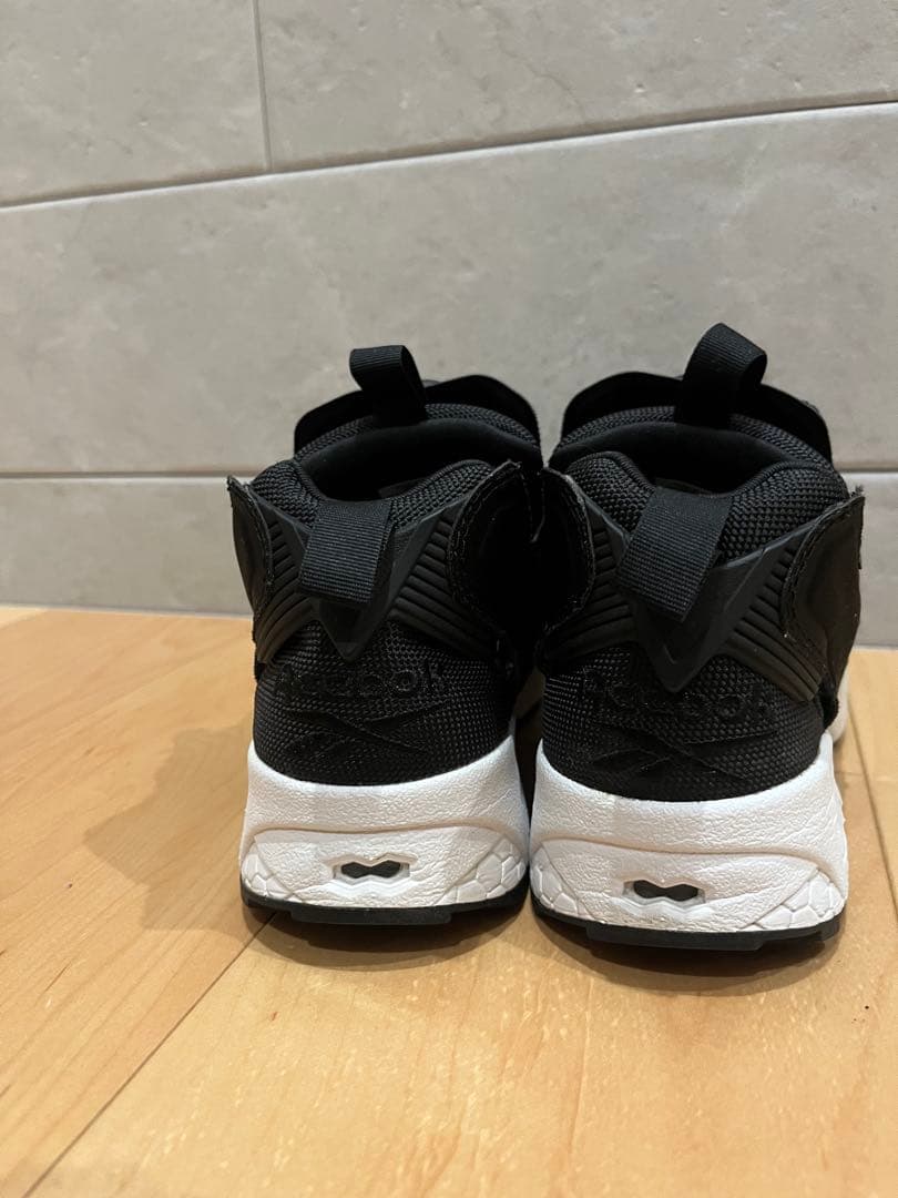 【超美品】リーボック インスタポンプフューリー OG ブラック 24.5cm