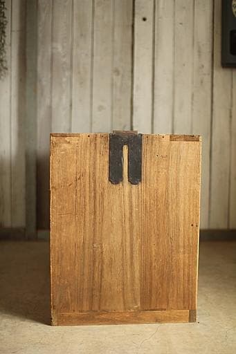古い木製の引き出し4杯　チェスト　桐箪笥　タンス　収納　古家具　古民家　時代家具