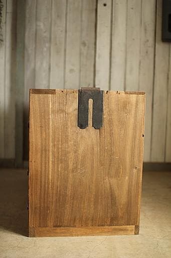 古い木製の引き出し4杯　チェスト　桐箪笥　タンス　収納　古家具　古民家　時代家具