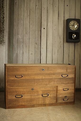 古い木製の引き出し4杯　チェスト　桐箪笥　タンス　収納　古家具　古民家　時代家具