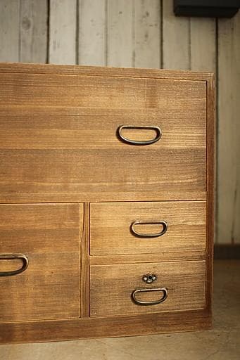 古い木製の引き出し4杯　チェスト　桐箪笥　タンス　収納　古家具　古民家　時代家具