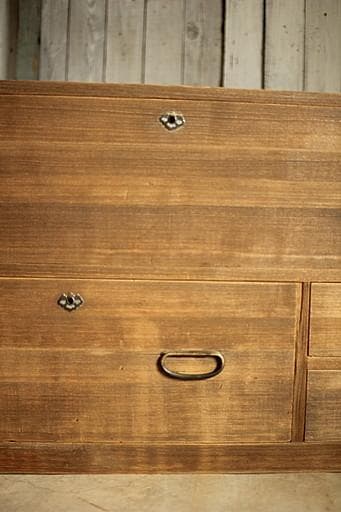 古い木製の引き出し4杯　チェスト　桐箪笥　タンス　収納　古家具　古民家　時代家具