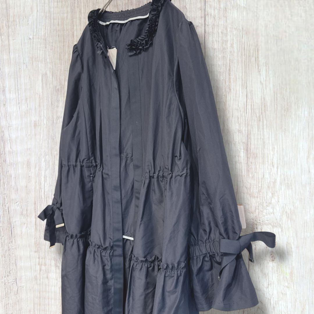 【 トゥービーシック 】 ティアードフリルタフタコート 濃紺 黒 46