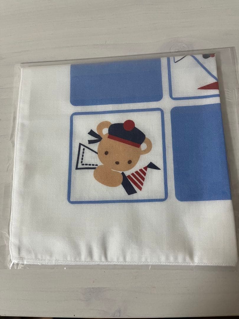 ファミリア 袖付きロンパスとガーゼハンカチ2種