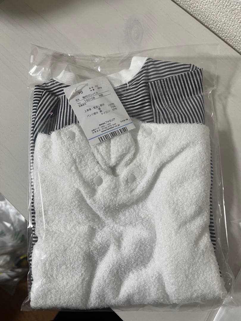 ファミリア 袖付きロンパスとガーゼハンカチ2種