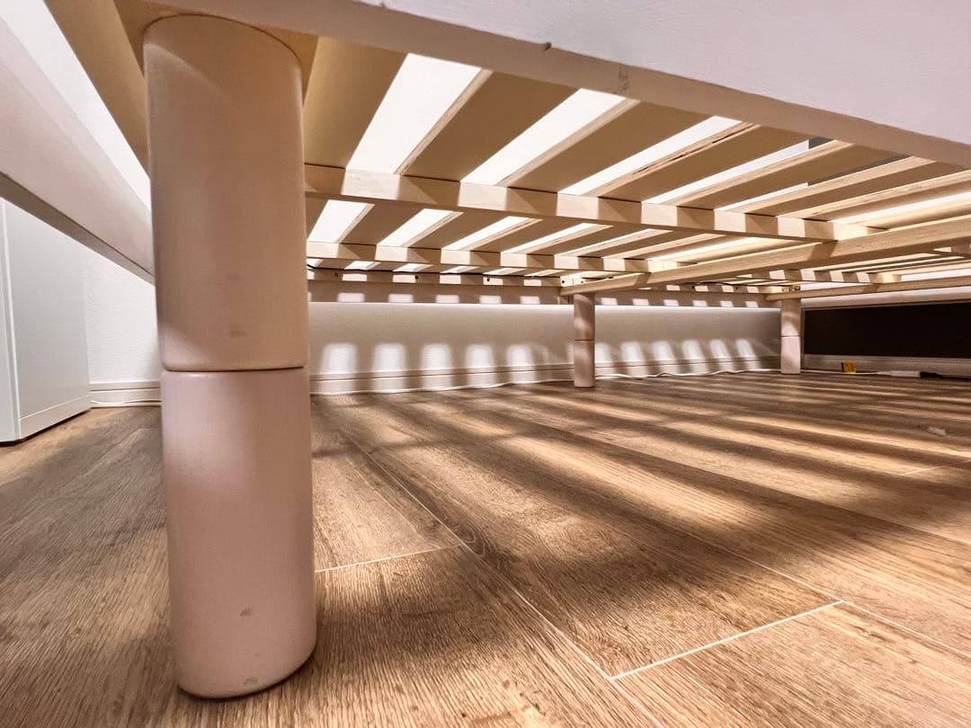 限定値下！ホワイト セミダブル　すのこベッドフレーム 3段階高さ調節付き　宮付