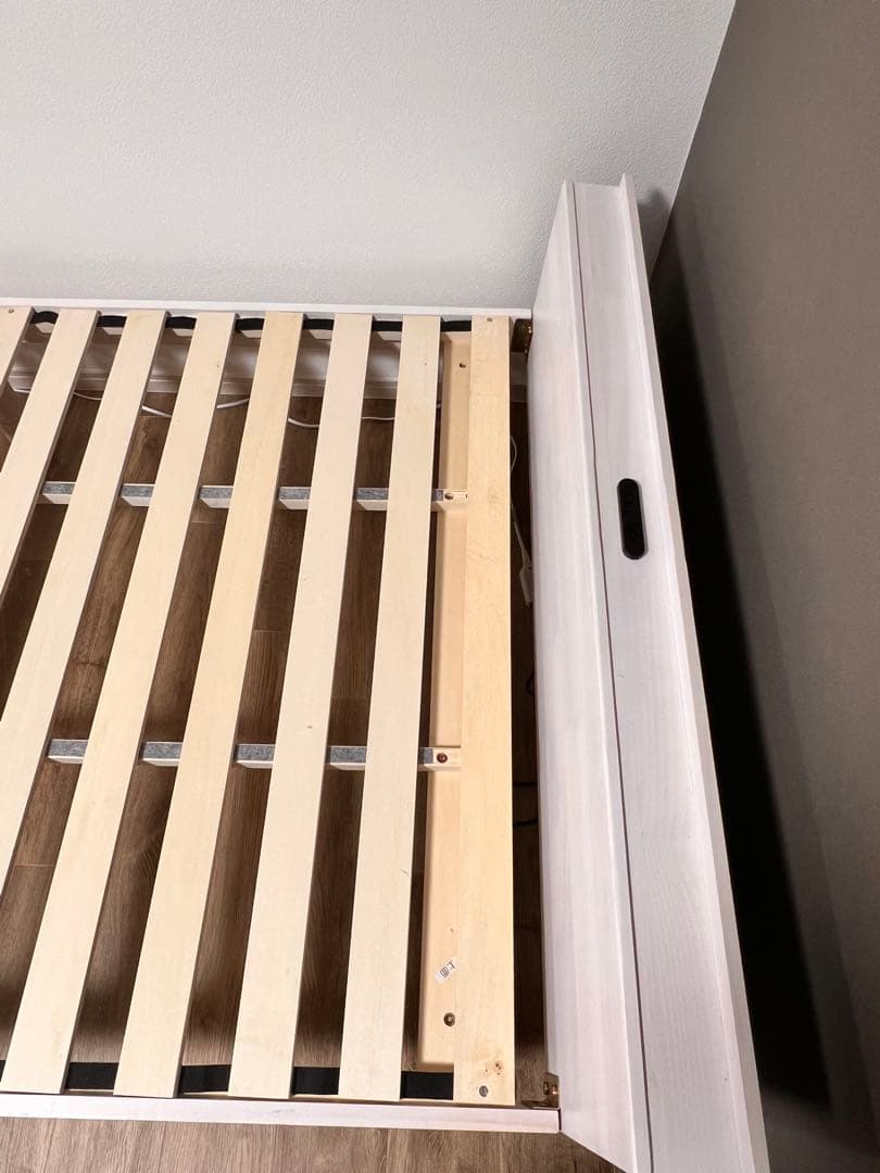 限定値下！ホワイト セミダブル　すのこベッドフレーム 3段階高さ調節付き　宮付