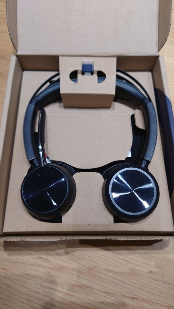 Poly Voyager Focus 2 ワイヤレスヘッドホン