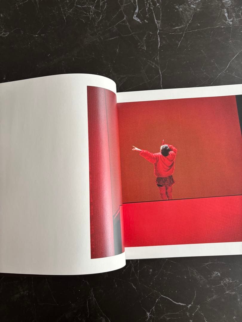 【初回生産限定】G-DRAGON 2017 DELUXE EDITIO新品同様