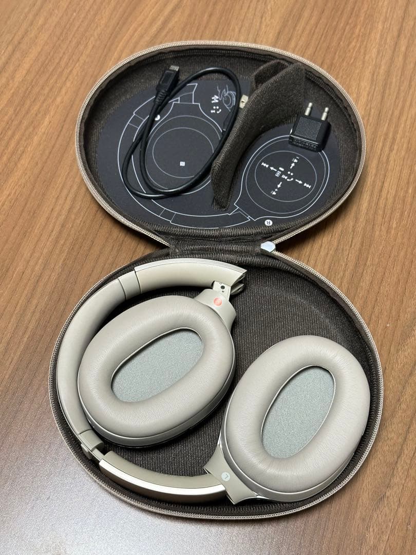 SONY ソニー WH-1000XM2 ノイズキャンセリングヘッドフォン　美品