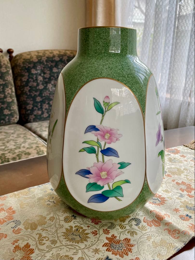 季節の花々・香蘭社の大きい花瓶