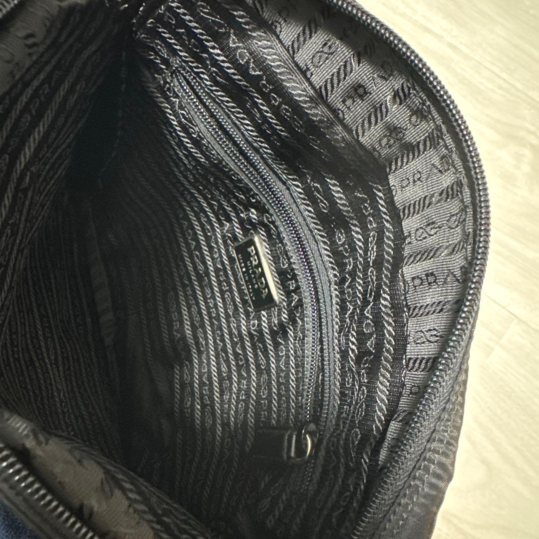 PRADA ナイロンショルダーバッグ B7370F