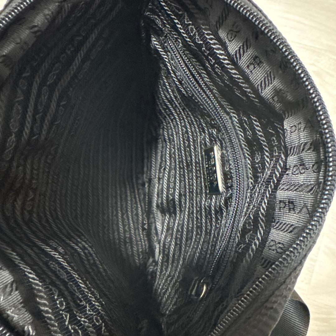 PRADA ナイロンショルダーバッグ B7370F