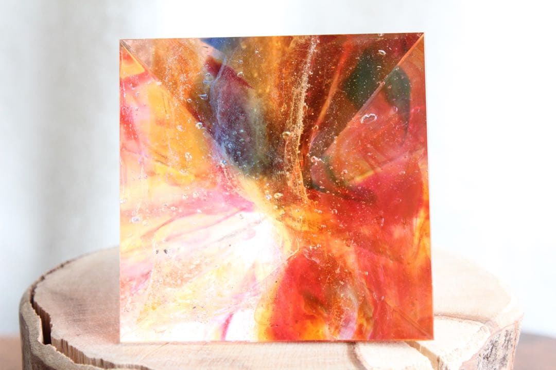 シエラネバダ産アンダラクリスタル　大きめピラミッド　マルチカラー