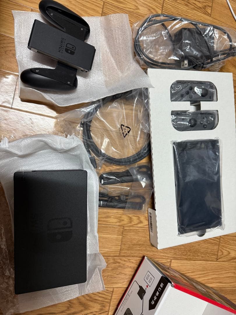 T*D様 美品　Switch 本体