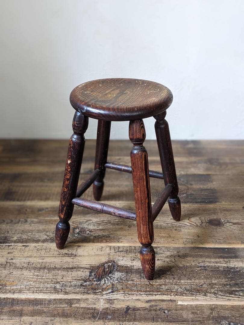 上品な丸椅子　スツール　ヴィンテージ　椅子