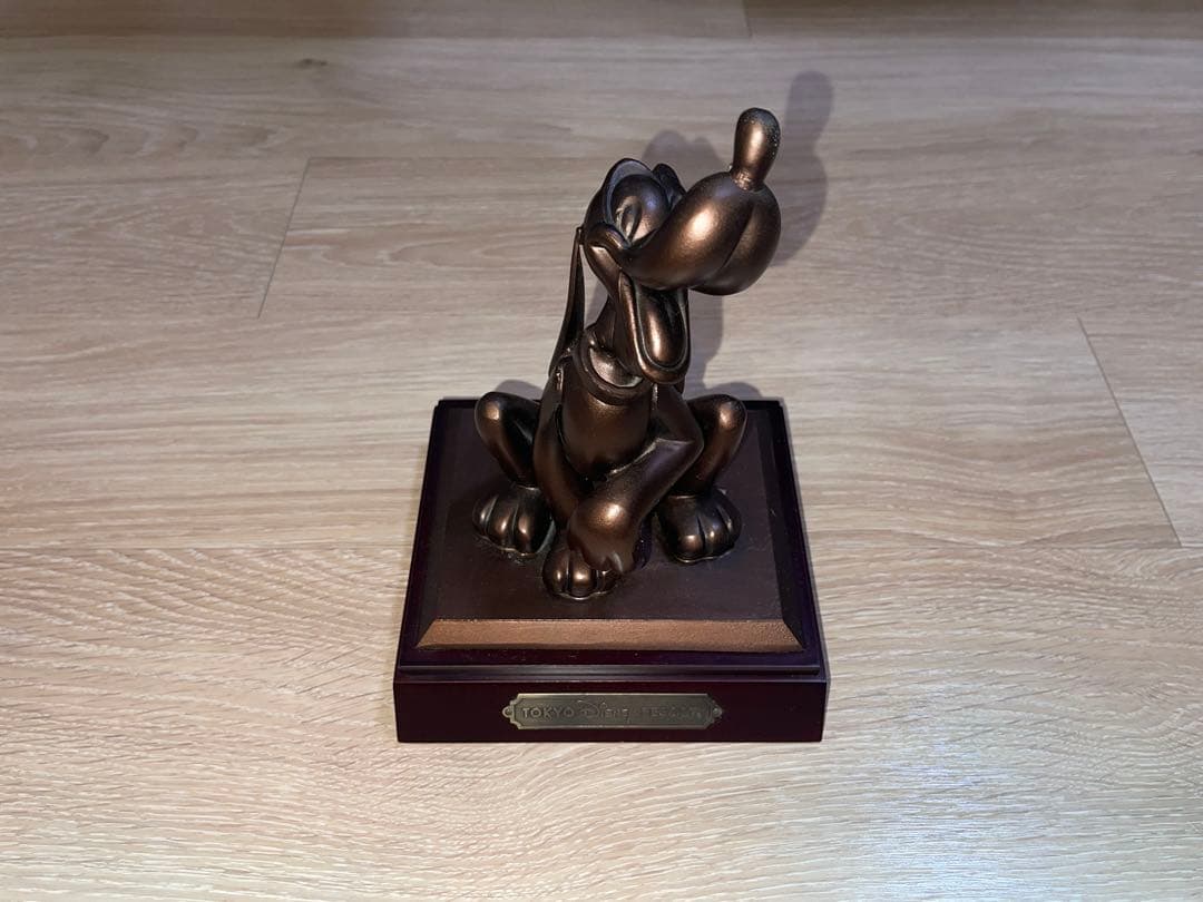 東京ディズニーランド　プルートブロンズ像