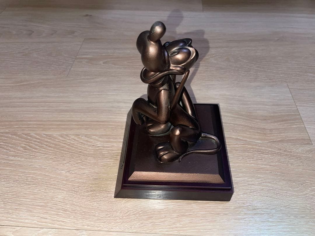 東京ディズニーランド　プルートブロンズ像