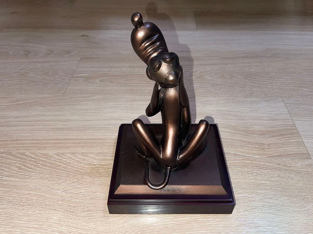 東京ディズニーランド　プルートブロンズ像