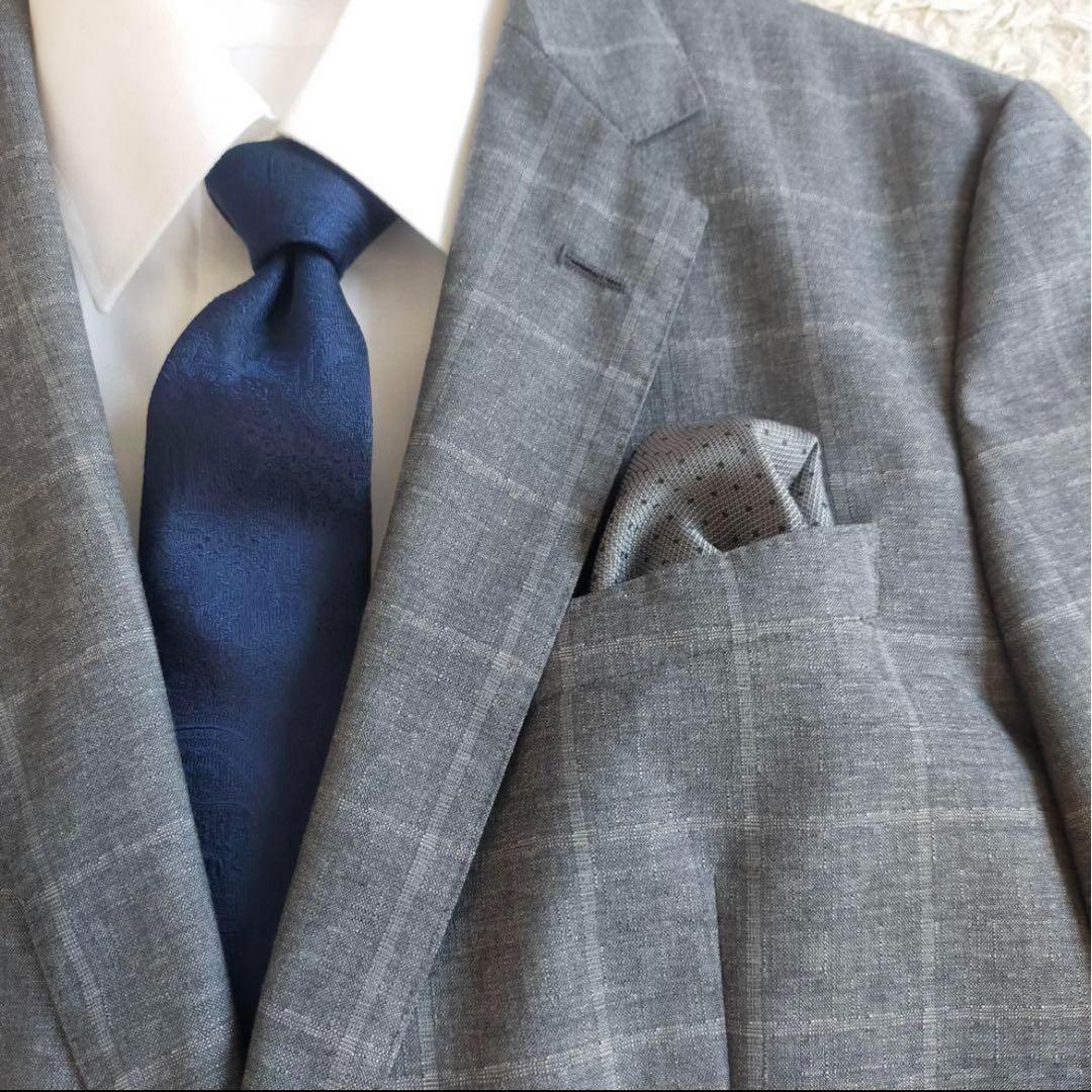 【紳士の装い】ヒューゴボス×伊タリアディデルフィノ・スーツ・チーフ・灰チェックL