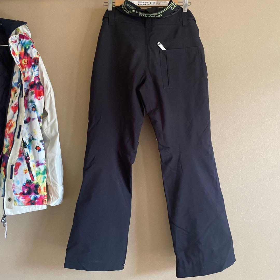 【緊急値下げ・単品購入可】ウィメンズ スノーボードウェア　上下+小物セット