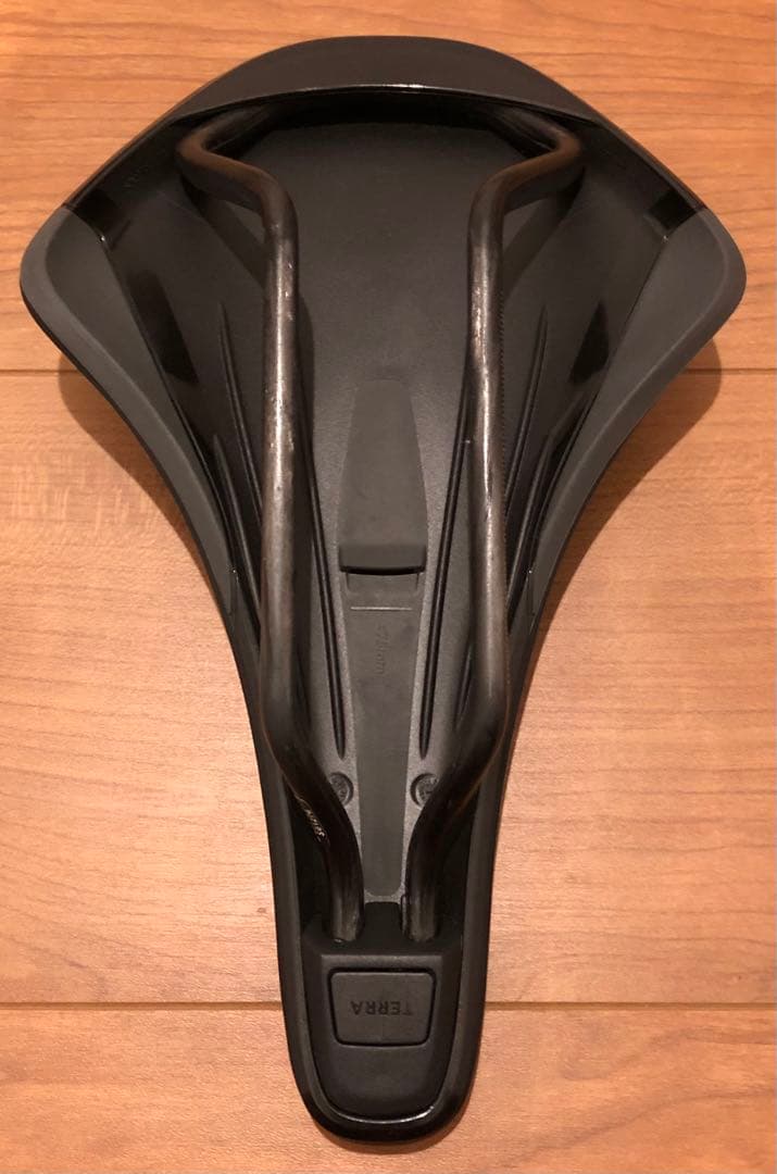 fizik TERRA ARGO X1 160mm カーボンレールサドル