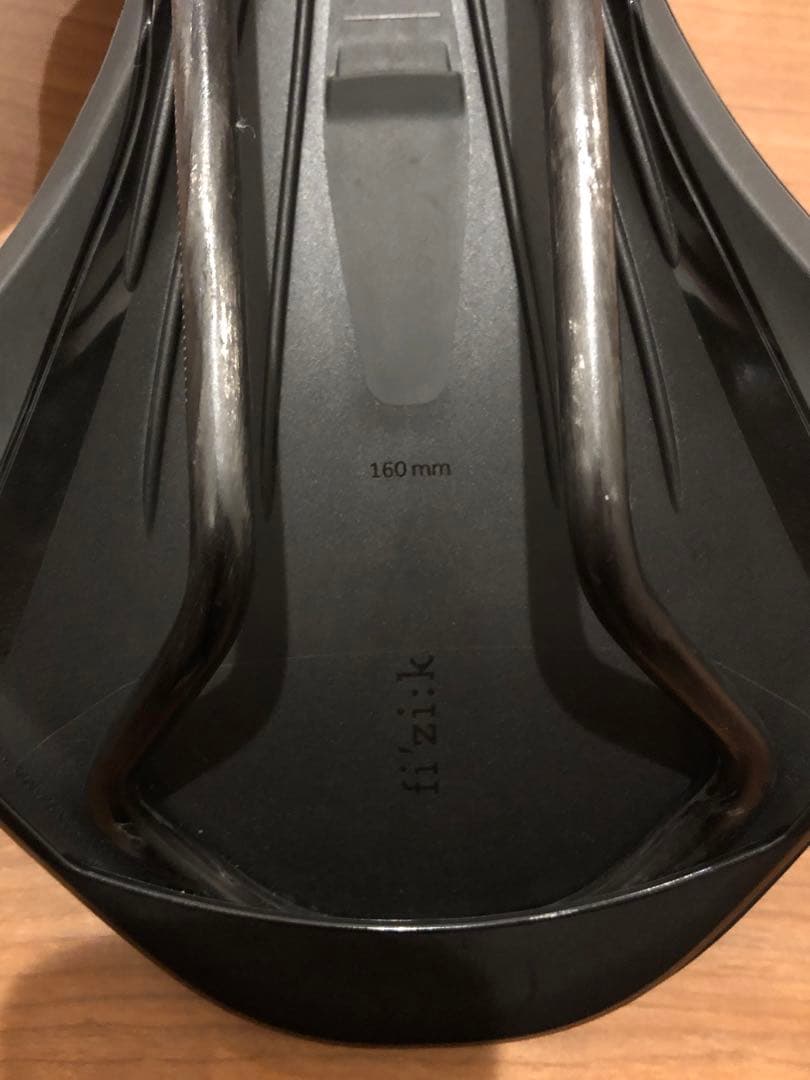 fizik TERRA ARGO X1 160mm カーボンレールサドル