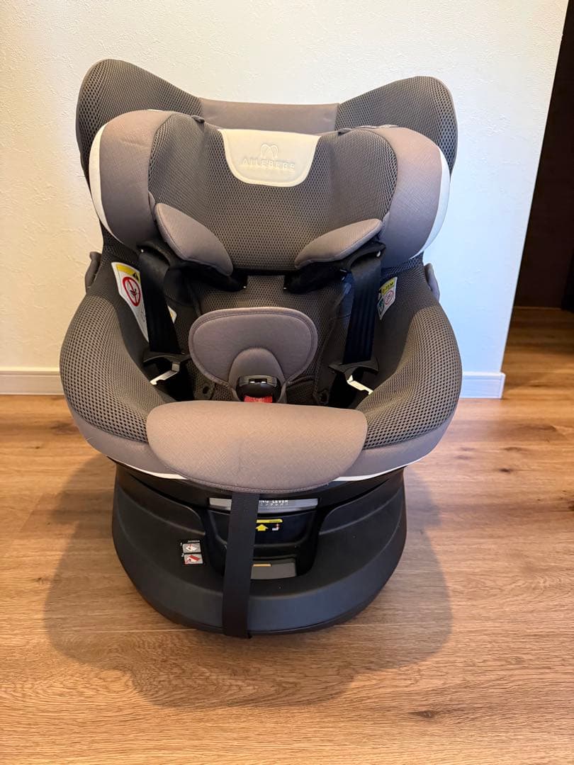 AILEBEBE KURUTTO R ザ・ファースト チャイルドシート