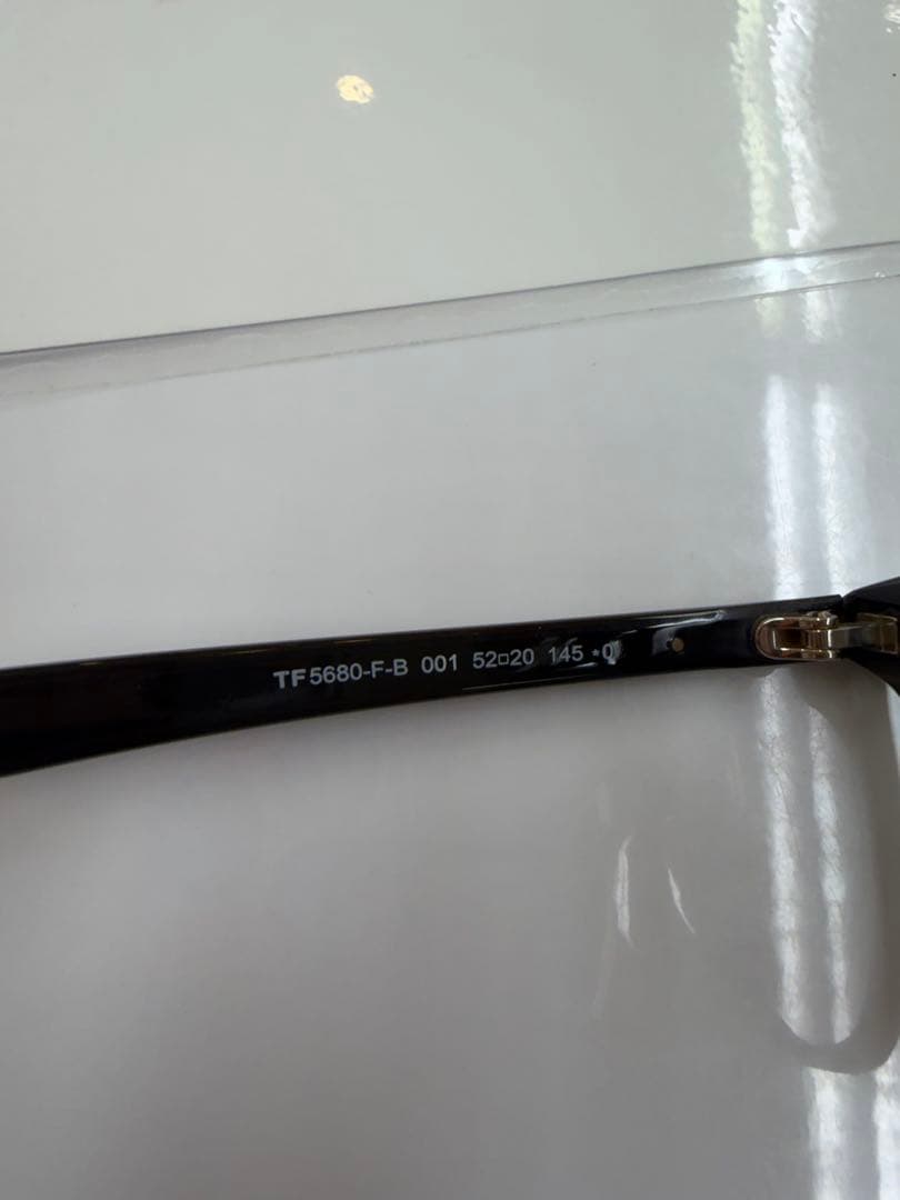 TOM FORD TF5680-F-B 001 ライトグレー サングラス