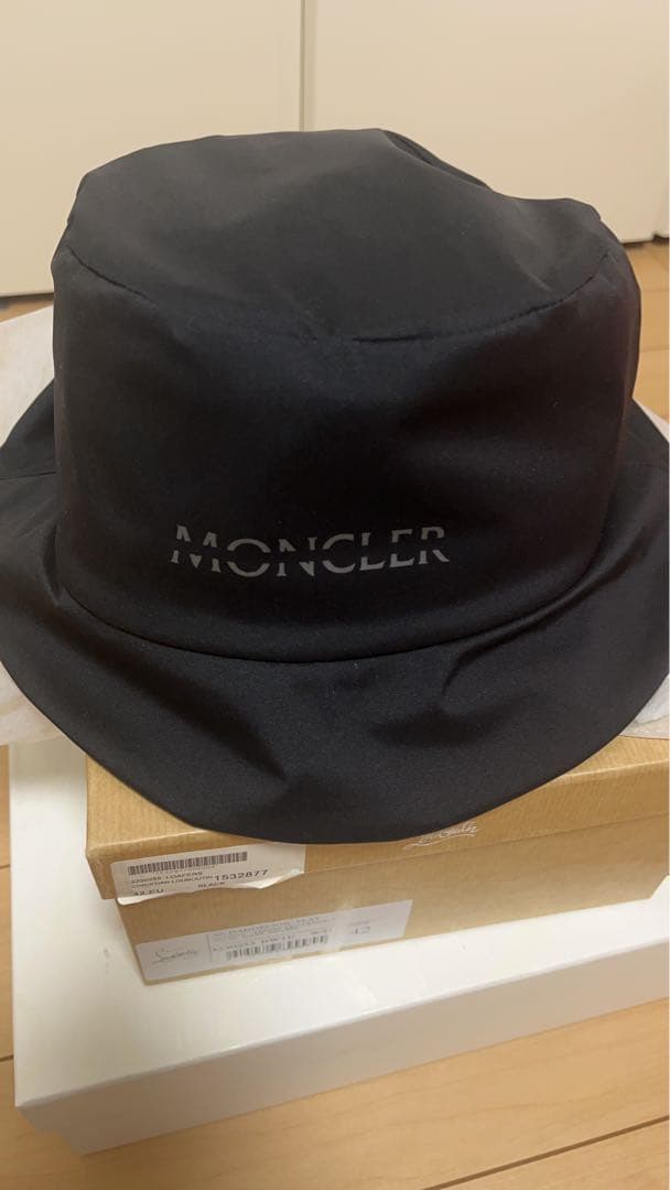 新品！MONCLER☆ロゴプリントナイロンバケットハット