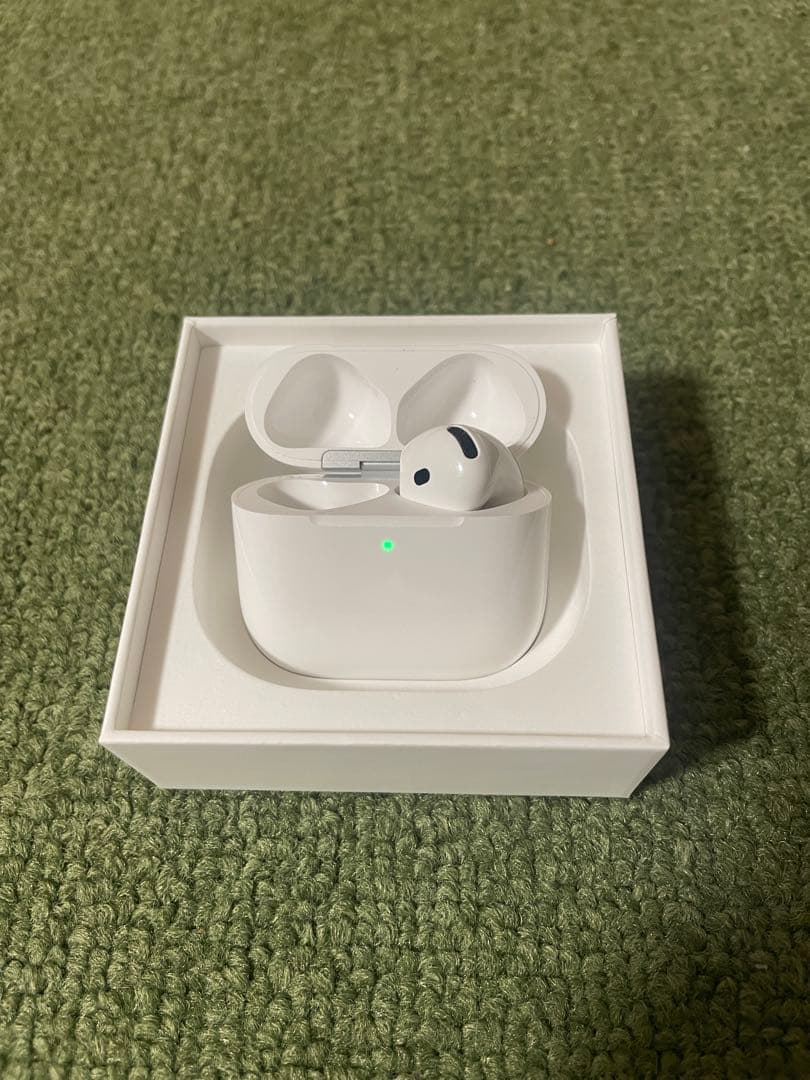 AirPods4 本体 ホワイト　右耳のみ