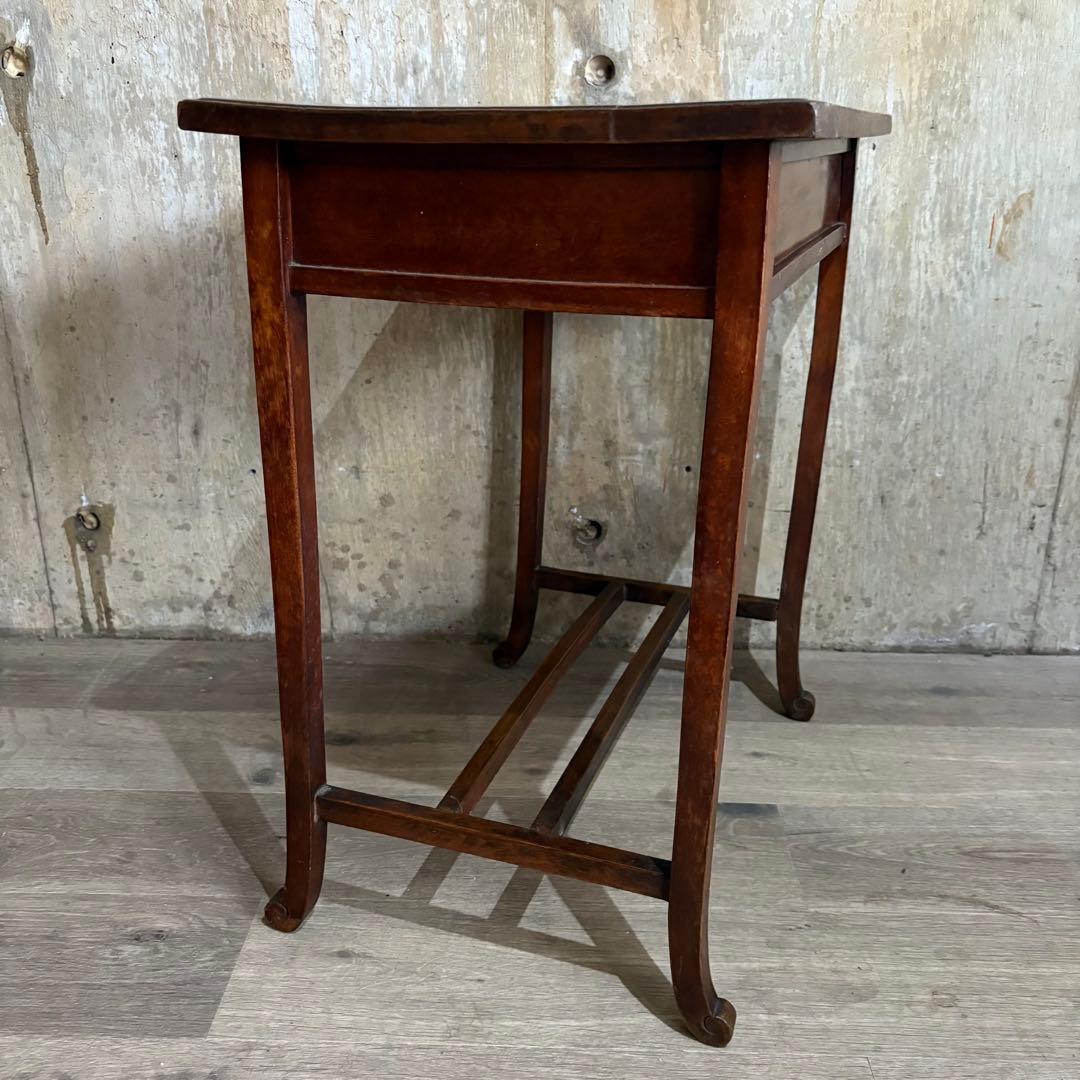 イギリス　ヴィンテージ　サイドテーブル　コーヒーテーブル　無垢材　花台